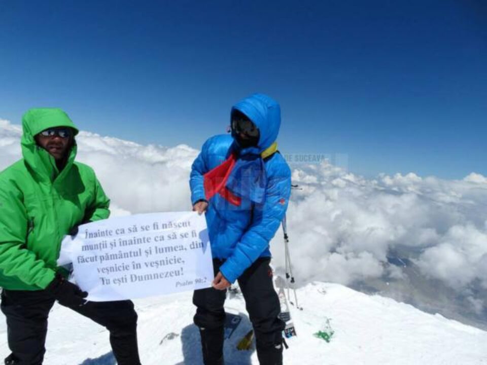 Până să ajungă în vârf, pe Elbrus, cei trei suceveni au avut parte de 13 ore de coșmar Până să ajungă în vârf, pe Elbrus, cei trei suceveni au avut parte de 13 ore de coșmar
