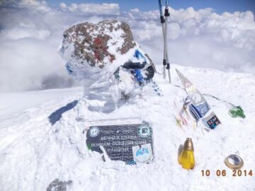 Până să ajungă în vârf, pe Elbrus, cei trei suceveni au avut parte de 13 ore de coșmar