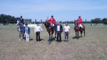 Concursul hipic de sărituri peste obstacole „Cupa Bucovinei – Romsilva” a umplut tribuna hipodromului rădăuțean