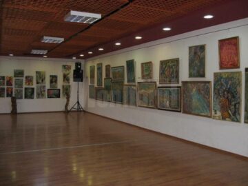 Expoziția de pictură, grafică, sculptură și artă decorativă „11 + 1 Elegii” poate fi vizitată până la finele săptămânii