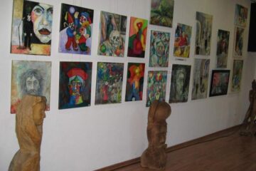 Expoziția de pictură, grafică, sculptură și artă decorativă „11 + 1 Elegii” poate fi vizitată până la finele săptămânii