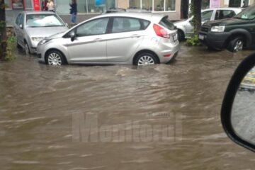 Străzi inundate de ploaia torențială din Suceava Foto: Dan Hreceniuc