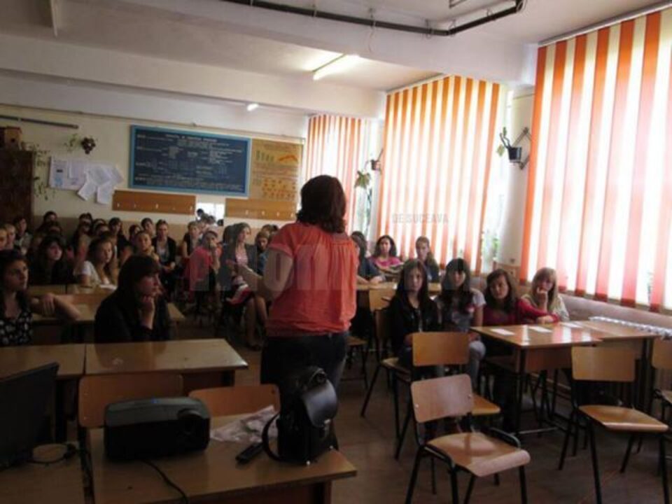 Tineri din Solca, informați cum să prevină traficul de persoane și bolile cu transmitere sexuală