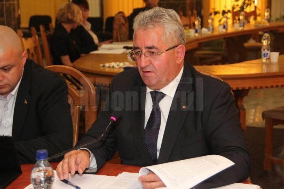Lungu, nemulțumit că lucrările de extindere și reabilitare a rețelelor de apă și canalizare sunt în întârziere Lungu, nemulțumit că lucrările de extindere și reabilitare a rețelelor de apă și canalizare sunt în întârziere
