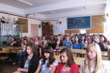 Tineri din Solca, informați cum să prevină traficul de persoane și bolile cu transmitere sexuală
