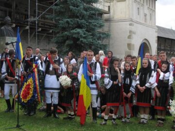 Sfântul Voievod Ștefan cel Mare, sărbătorit ieri, la Putna, de mii de credincioși