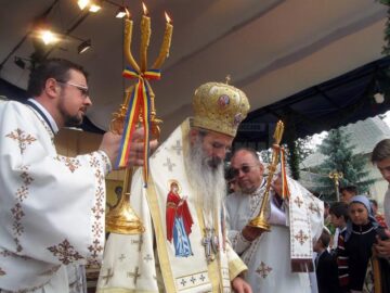 Sfântul Voievod Ștefan cel Mare, sărbătorit ieri, la Putna, de mii de credincioși