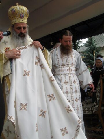 Sfântul Voievod Ștefan cel Mare, sărbătorit ieri, la Putna, de mii de credincioși