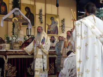 Sfântul Voievod Ștefan cel Mare, sărbătorit ieri, la Putna, de mii de credincioși