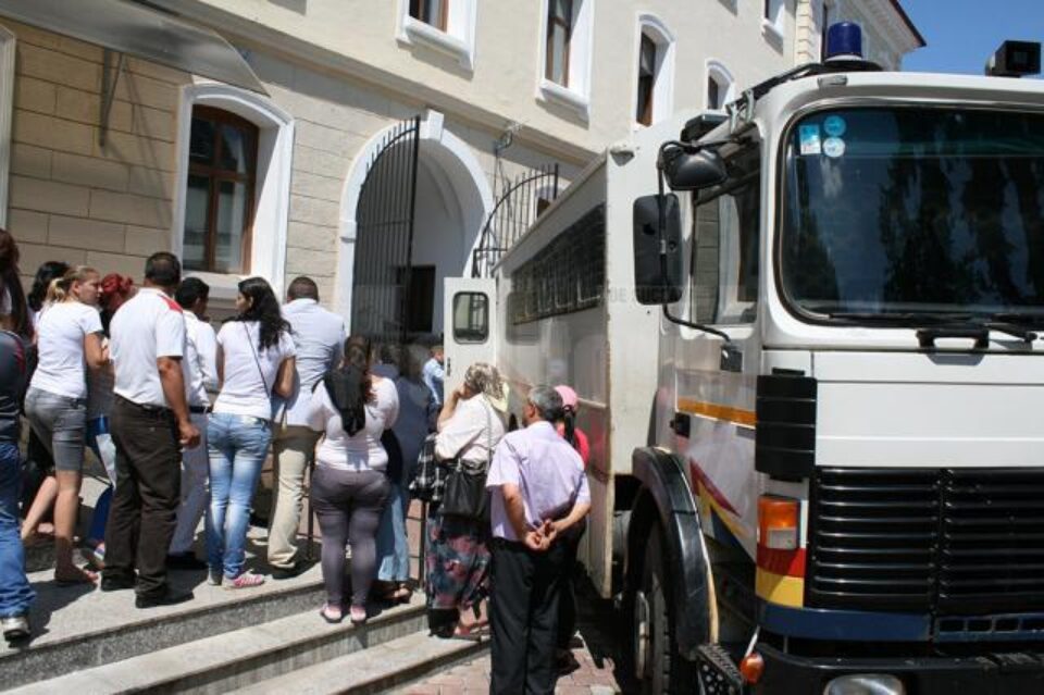 Deținuții au fost urcați în dubă și urmau să fie duși înapoi la Penitenciarul Botoșani