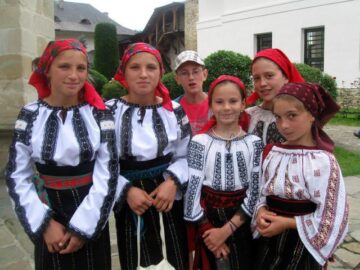 Sfântul Voievod Ștefan cel Mare, sărbătorit ieri, la Putna, de mii de credincioși