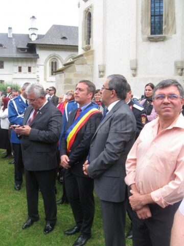 Sfântul Voievod Ștefan cel Mare, sărbătorit ieri, la Putna, de mii de credincioși