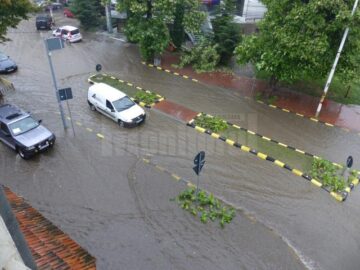 O furtună cumplită a inundat Suceava