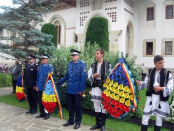 Sfântul Voievod Ștefan cel Mare, sărbătorit ieri, la Putna, de mii de credincioși