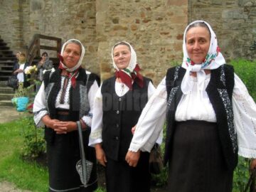 Sfântul Voievod Ștefan cel Mare, sărbătorit ieri, la Putna, de mii de credincioși