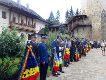 Sfântul Voievod Ștefan cel Mare, sărbătorit ieri, la Putna, de mii de credincioși