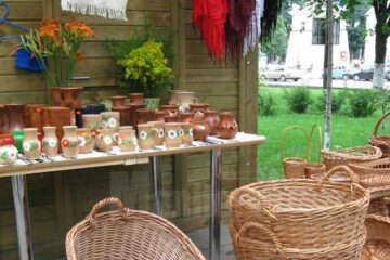 În Parcul Central al municipiului Suceava se desfășoară, în intervalul 1-13 iulie, Târgul de vară al meșterilor populari