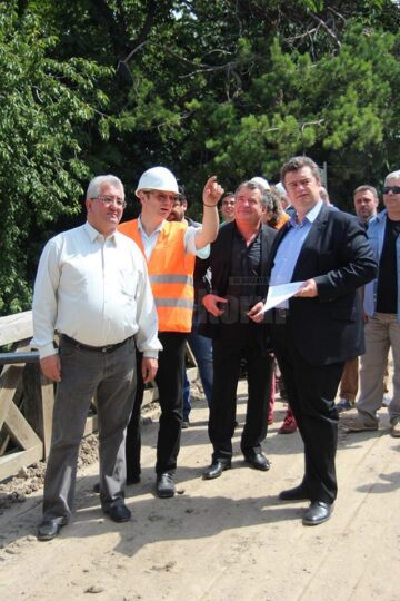 Ion Lungu și Cătălin Nechifor în inspecție pe șantierul lucrărilor de restaurare a Cetății de Scaun