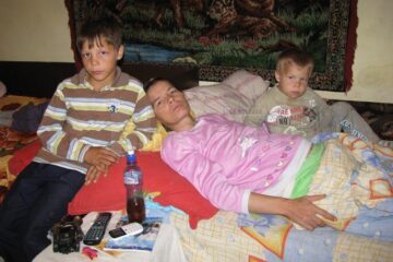 Floarea Bodnar: „Aș vrea din tot sufletul măcar să mă pot ridica, să mai pot munci pentru copiii mei. Nu mă mai gândesc decât la ei, că sunt încă mititei”