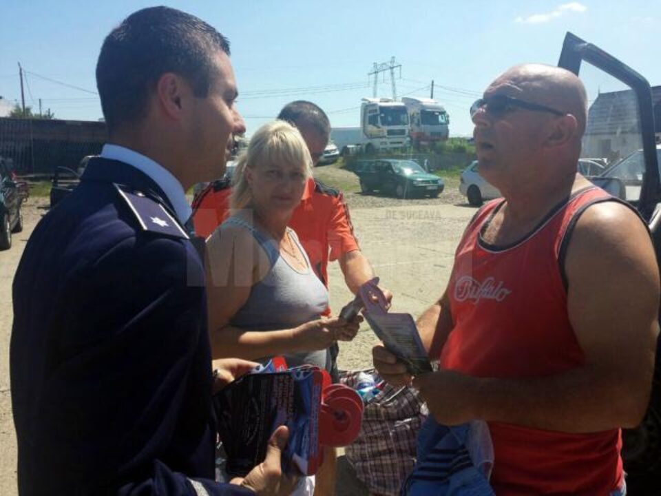 Polițiștii au desfășurat și activități de informare și responsabilizare a turiștilor aflați pe raza județului Suceava Polițiștii au desfășurat și activități de informare și responsabilizare a turiștilor aflați pe raza județului Suceava
