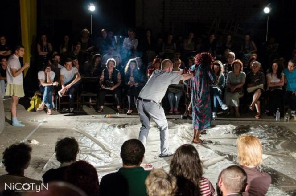 „Crima” pusă în scenă de englezi, la Festivalul Internațional al Școlilor de Teatru Suceava, i-a amuțit pe spectatori