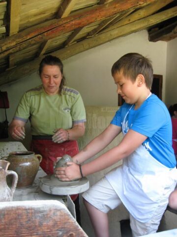 Atelierul de creație „Micii Meșteșugari”