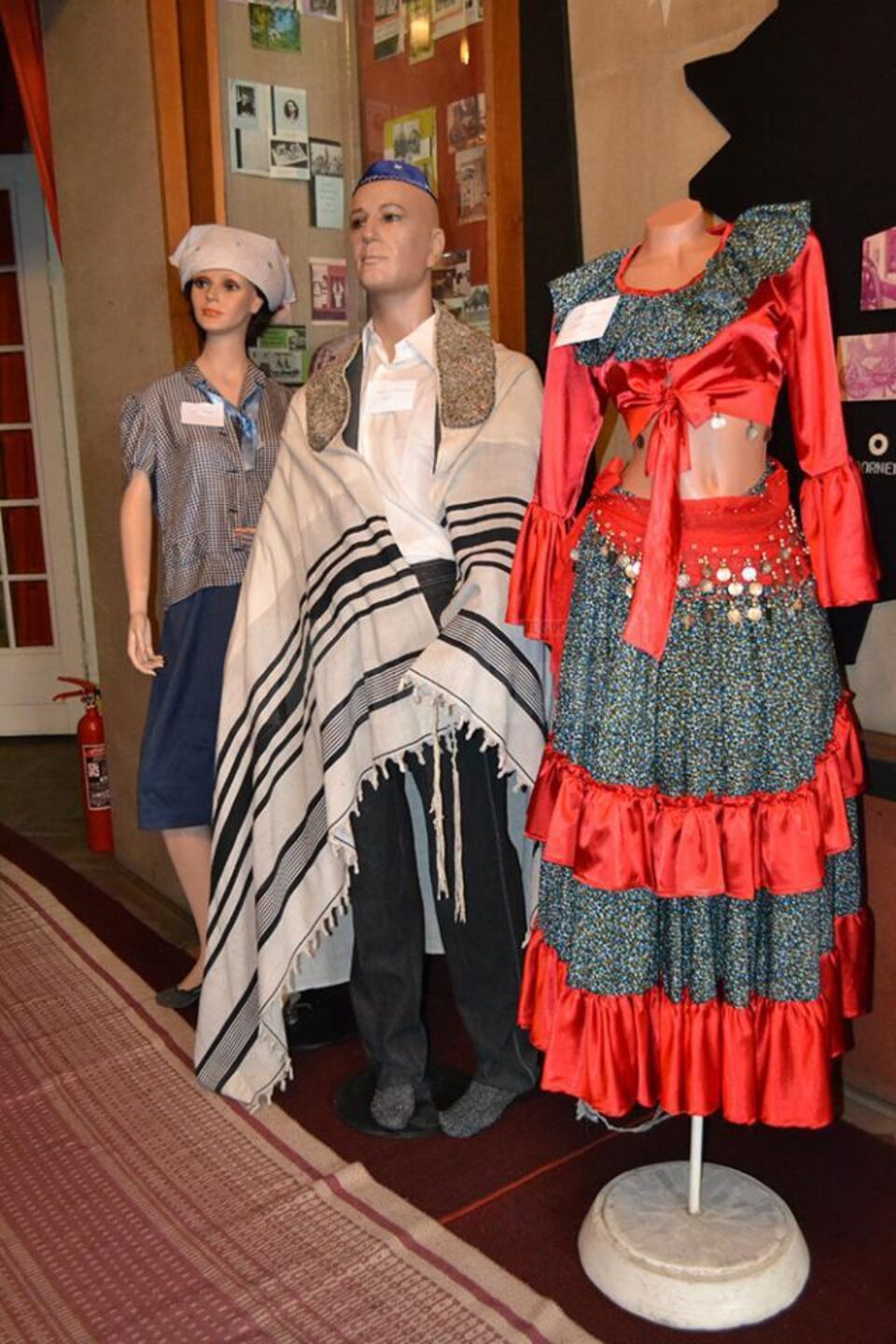 Expoziție de costume populare la Muzeul Tehnicii Populare Bucovinene din Rădăuți