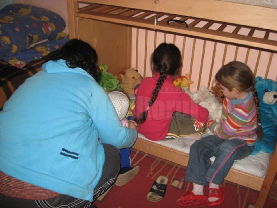 Mama celor patru copii a fost internată anul trecut în Centrul Maternal din Gura Humorului