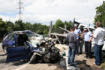 Accident cu un mort și patru răniți pe drumul european dintre Suceava și Siret