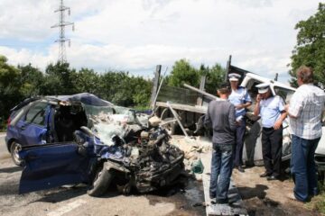 Accident cu un mort și patru răniți pe drumul european dintre Suceava și Siret