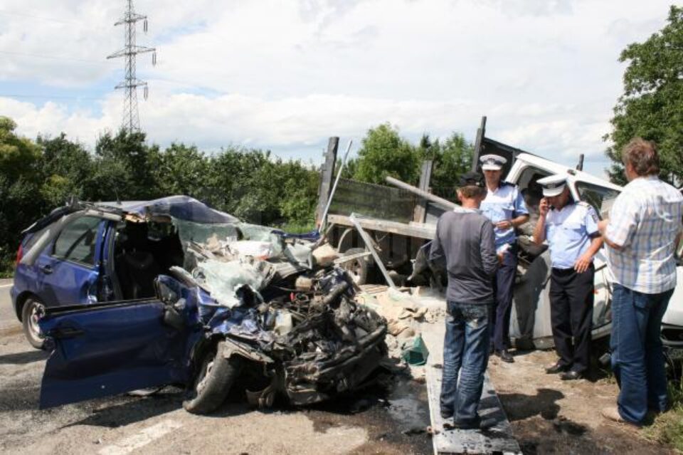 Accident cu un mort și patru răniți pe drumul european dintre Suceava și Siret