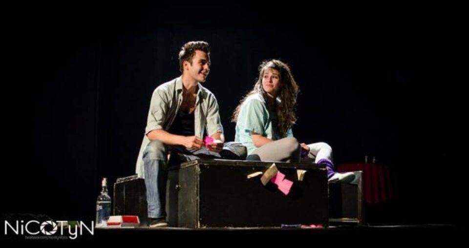 Reprezentația „Dacă te naști luni, probabil vei muri într-o vineri” a fost pusă în scenă de studenții Universității de Arte din Târgu Mureș. Foto: Adrian CRĂCIUNESCUL