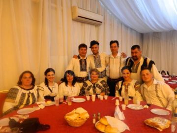 Marele bal humorean, la care ținuta a fost obligatorie, costumul popular fiind vedeta, a ajuns la cea de-a IX-a ediție