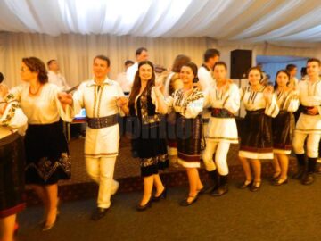 Marele bal humorean, la care ținuta a fost obligatorie, costumul popular fiind vedeta, a ajuns la cea de-a IX-a ediție