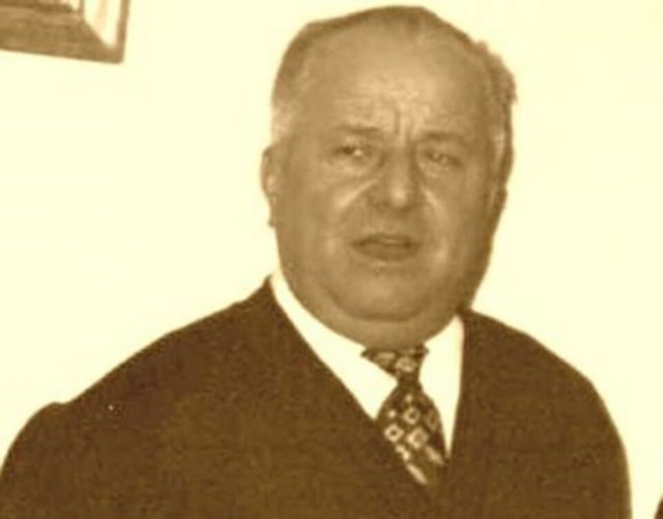 Emil Bobu, fostul lider comunist marcant din ultimii ani ai regimului dictatorial, a murit sâmbătă după-amiază la vârsta de 87 de ani Emil Bobu, fostul lider comunist marcant din ultimii ani ai regimului dictatorial, a murit sâmbătă după-amiază la vârsta de 87 de ani