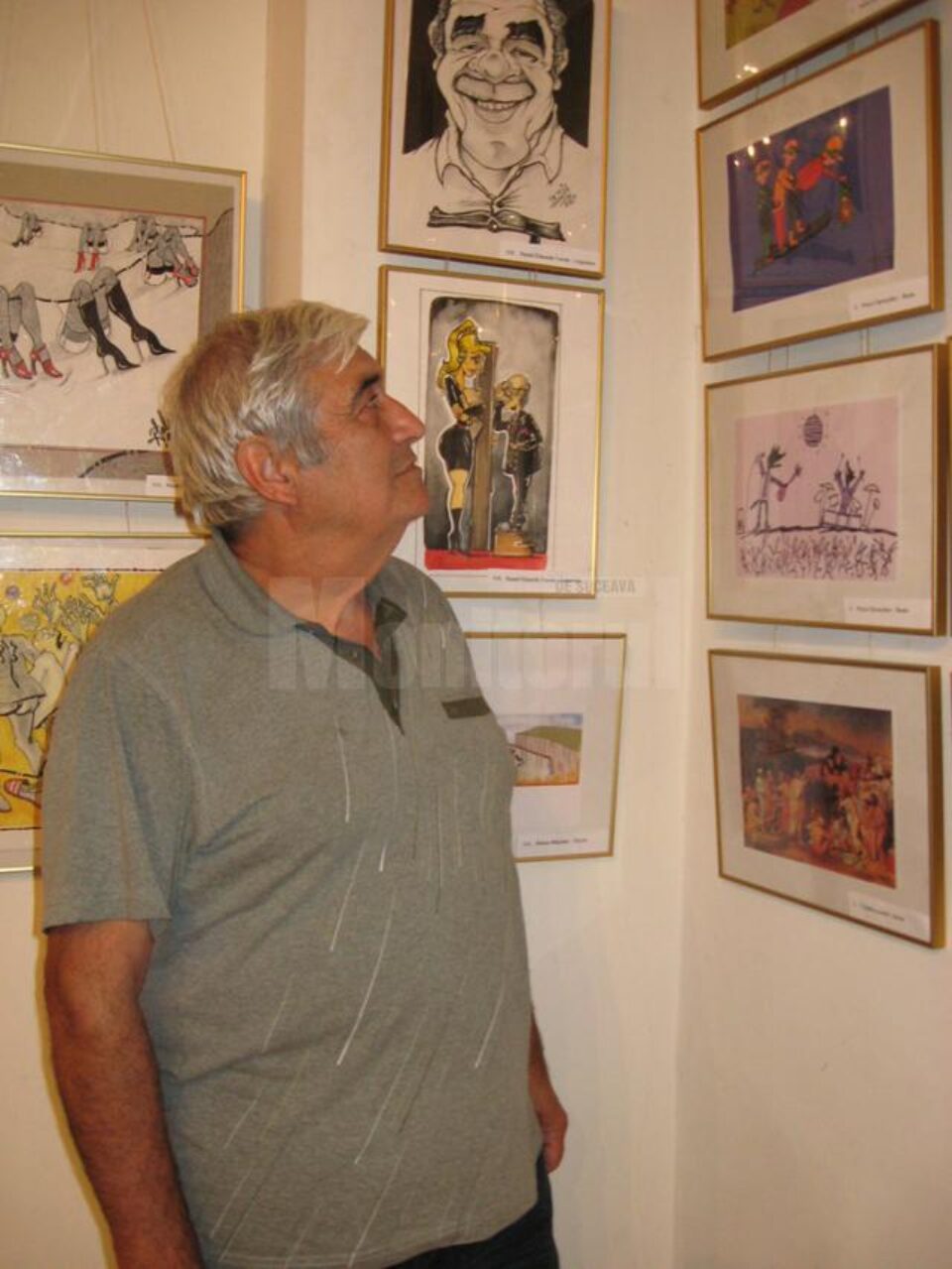 Viorel Corodescu COV lângă lucrările copiilor premiați de la Clubul de caricatură din Snejinsk Viorel Corodescu COV lângă lucrările copiilor premiați de la Clubul de caricatură din Snejinsk
