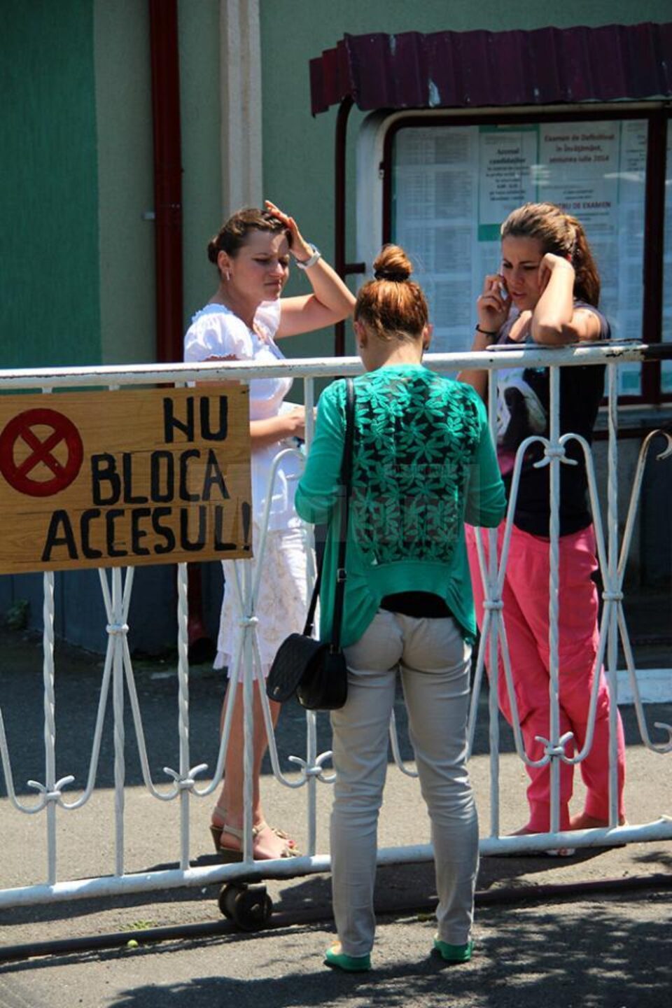 Un candidat a fost eliminat pentru fraudă, la examenul de definitivat
