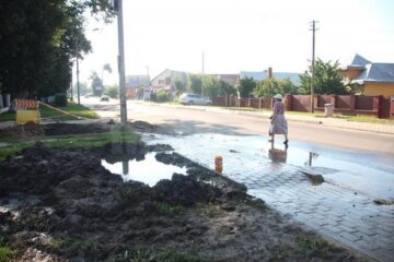 30 de case fără apă, în Burdujeni, după trecerea unui utilaj pe spațiul verde