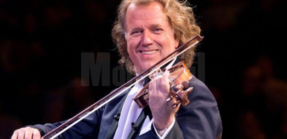 Andre Rieu: „Dacă nu ne puteți fi alături în Maastricht, sper sa vă ating inimile prin aducerea acestei seri speciale în fața dumneavoastră, pe marele ecran din cinematograf" Andre Rieu: „Dacă nu ne puteți fi alături în Maastricht, sper sa vă ating inimile prin aducerea acestei seri speciale în fața dumneavoastră, pe marele ecran din cinematograf"