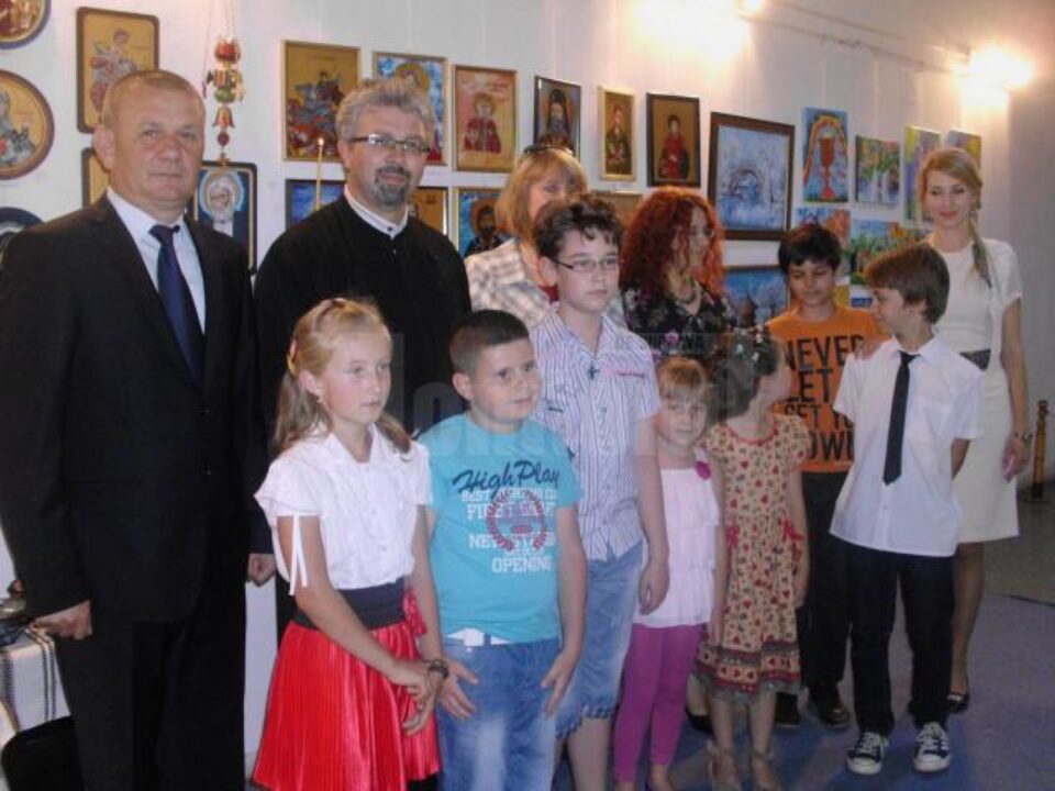 Vernisajul expoziției Taberei de creație "Micii iconari" de la Adâncata, la Muzeul de Științele Naturii Suceava Vernisajul expoziției Taberei de creație "Micii iconari" de la Adâncata, la Muzeul de Științele Naturii Suceava