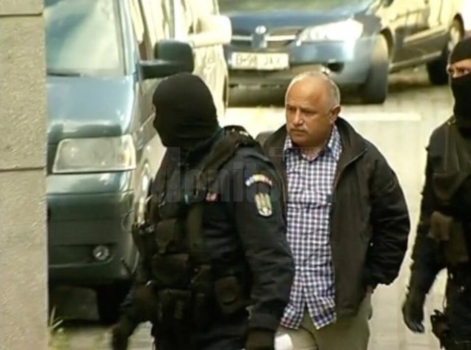 Procurorul Dumitru Dîmbu, în momentul în care a fost adus la sediul DNA București