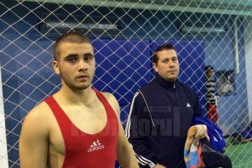 Luptătorul Daniel Blănari alături de antrenorul său, Daniel Ciubotaru