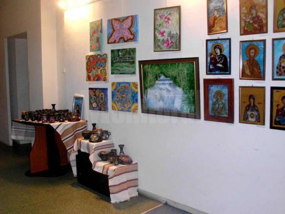 Vernisajul expoziției Taberei de creație Micii iconari de la Adâncata, la Muzeul de Științele Naturii Suceava