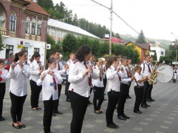 Cele mai bune ansambluri ale copiilor din țară, dar și din Slovacia și Republica Moldova au fost prezente la Vatra Dornei