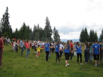 La final s-a încins o horă mare în care s-au prins cei peste 300 de copii participanți