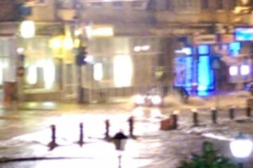 În municipiul Suceava, străzile din mai multe zone au fost din nou inundate masiv
