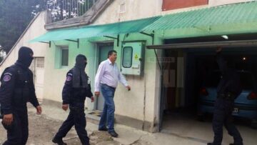 Comisarul-șef Nelu Fediuc, la percheziția domiciliară de la Siret