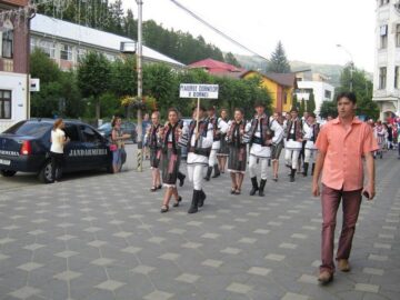 Cele mai bune ansambluri ale copiilor din țară, dar și din Slovacia și Republica Moldova au fost prezente la Vatra Dornei