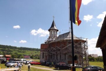 Biserica în construcție