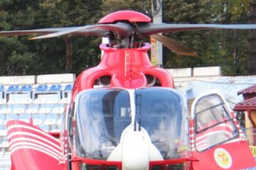 Copilul a fost transportat în județul vecin cu un elicopter